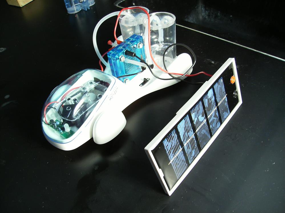 Charging a hydrogen fuel cell car with a solar panel Charging a hydrogen fuel cell car with a solar panel